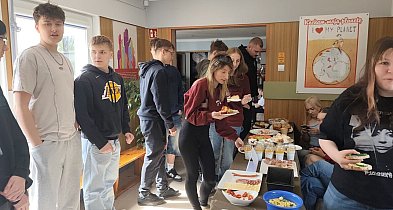 Kawiarenka charytatywna w "Społeczniaku" przyniosła 1143 zł dla Wiktorii