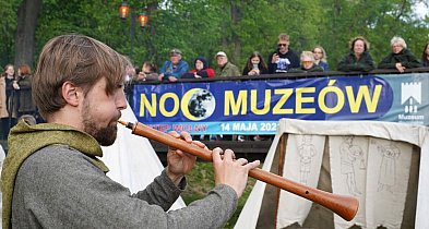 Zwiedzanie wieży nocą i klimat „Allo, Allo!” Noc Muzeów w Człuchowie