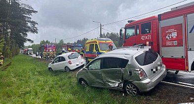 Zderzenie dwóch aut na DK25 między Stołcznem a Gwieździnem