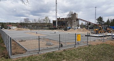 Deszcz lał się prosto do kontenerów. Podpatrywali sąsiadów by uniknąć błędu
