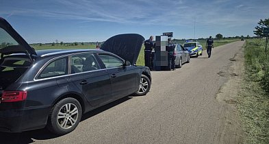 Zamaskowany wszedł do sklepu z przedmiotem przypominającym broń