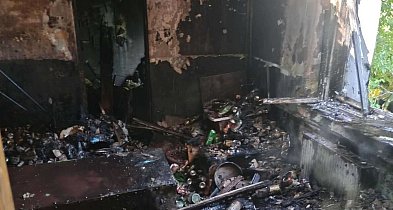 Pożar zabrał jej dom i cały dobytek. Mieszkańcy już ruszyli z pomocą