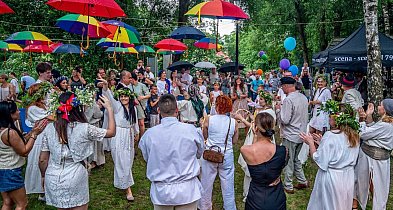 Mieszkańcy stworzyli magiczne widowisko nad rzeką Czernicą