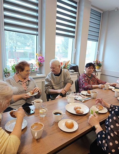 Seniorzy z Debrzna świętowali Tłusty Czwartek i Walentynki