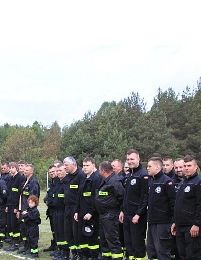 Nowe ubrania, pompa, sprzęt ratowniczy. Strażacy z gminy otrzymali wsparcie
