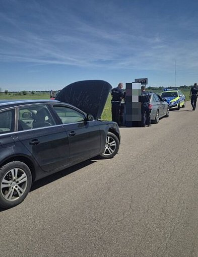 Zamaskowany wszedł do sklepu z przedmiotem przypominającym broń