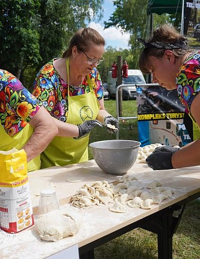 Zjadł 28 pierogów w dwie minuty. Mistrzostwa lepienia pierogów