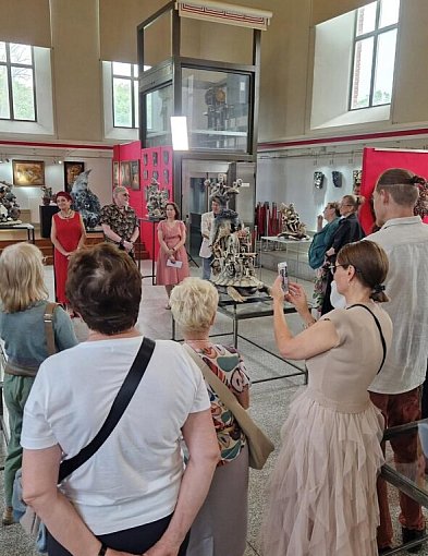 Tłumnie na wernisażu Kazimierza Kalkowskiego. Wystawa dostępna całe wakacje