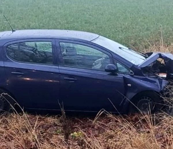 Dwie osoby ranne w wypadku na DW 201 przed miejscowością Bińcze-6981