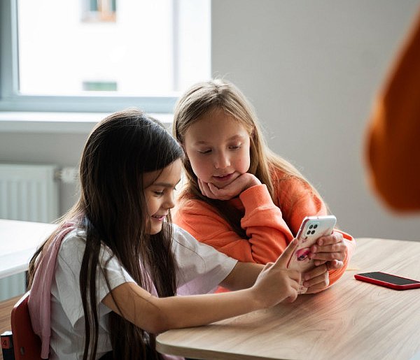 Zakaz telefonów w szkołach. Zmiany szybciej niż się wydawało