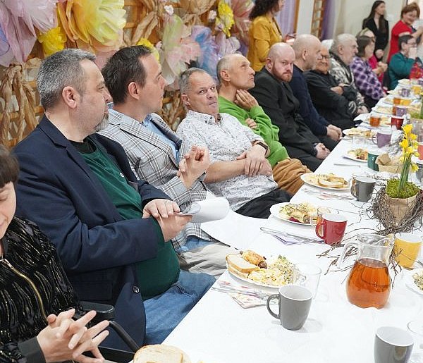Prawie 40 osób na śniadaniu wielkanocnym w Środowiskowym Domu Samopomocy