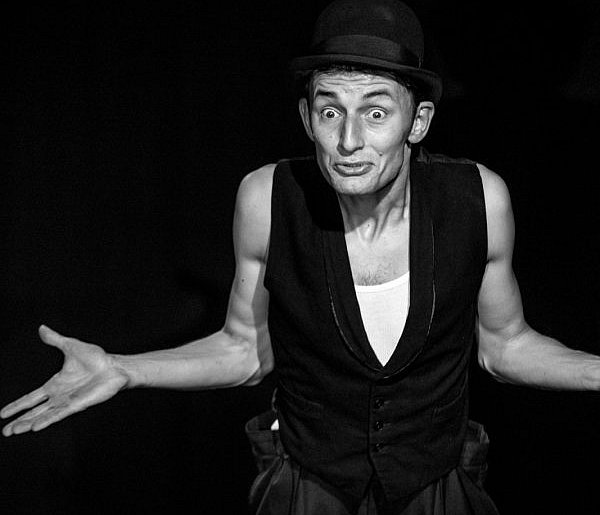 „Być jak Charlie Chaplin” w Człuchowie. Teatr i film w jednym wydarzeniu