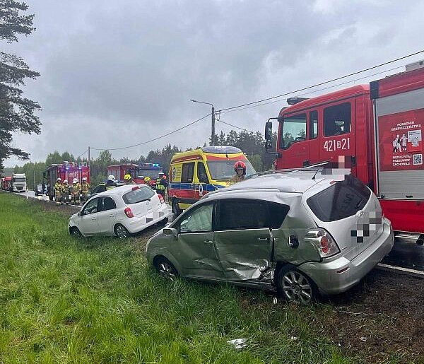 Zderzenie dwóch aut na DK25 między Stołcznem a Gwieździnem
