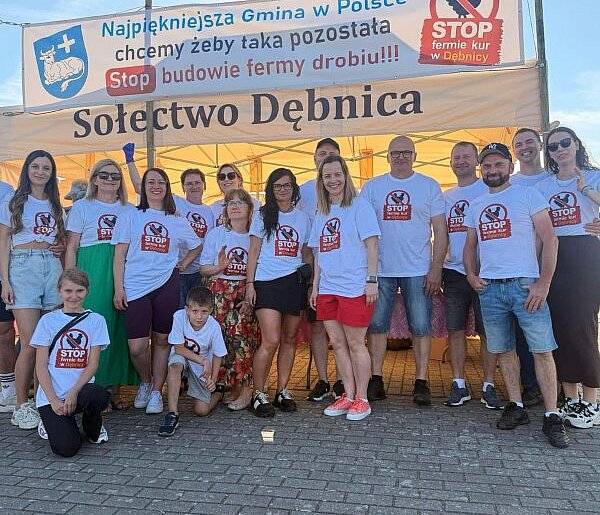 Ciężkie oskarżenia i wojna na podpisy w Dębnicy. Kulisy gry o fermę kurzą