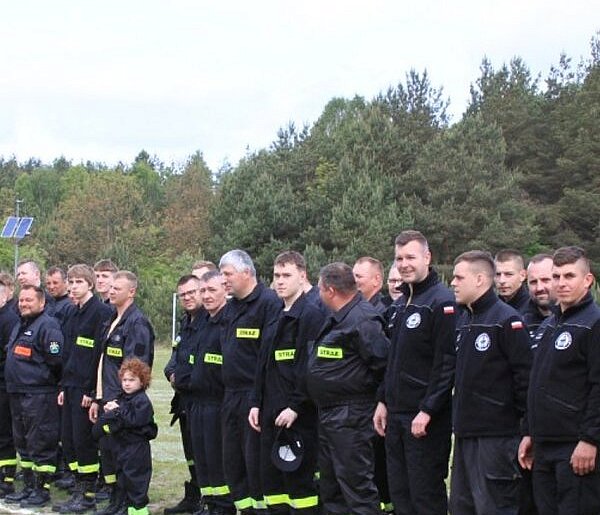 Nowe ubrania, pompa, sprzęt ratowniczy. Strażacy z gminy otrzymali wsparcie