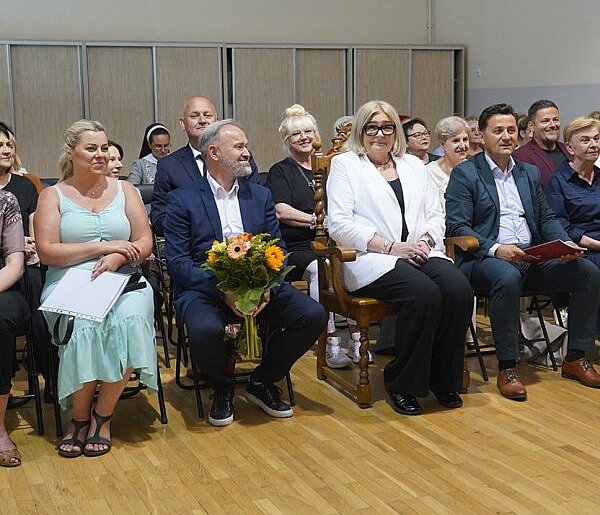 Po ponad 40 latach pracy pożegnały się z uczniami i przedszkolakami
