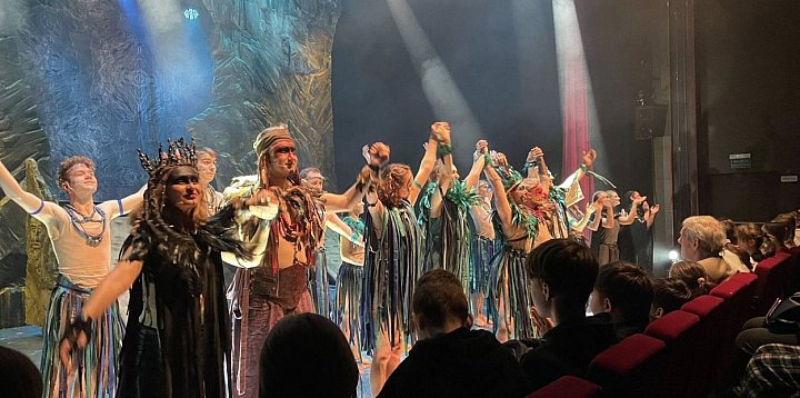 Podopieczni CWRiD na musicalu „Kalyani”-7026