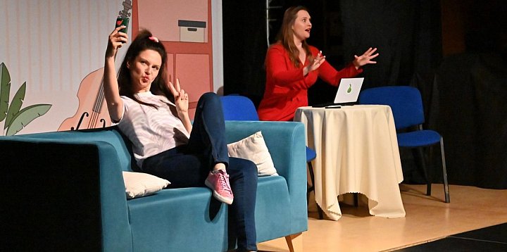 „Sklep z facetami”. Publiczność reagowała śmiechem