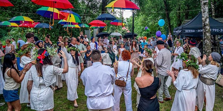 Mieszkańcy stworzyli widowisko nad rzeką Czernicą