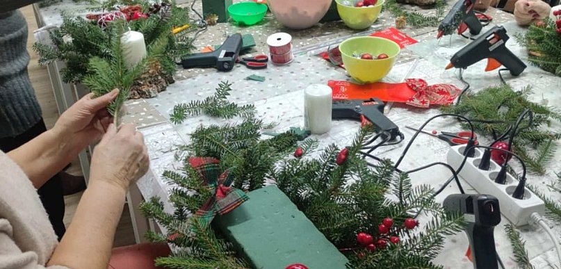Rodzinne warsztaty tworzenia pachnących świątecznych wianków