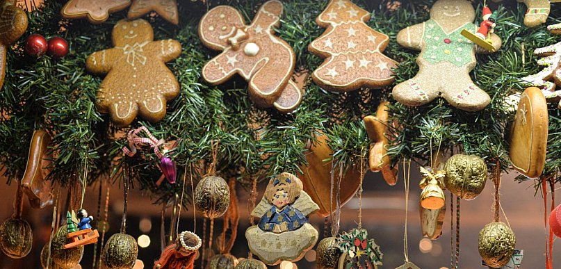 Międzypokoleniowe warsztaty świąteczne w świetlicy w Sokolu