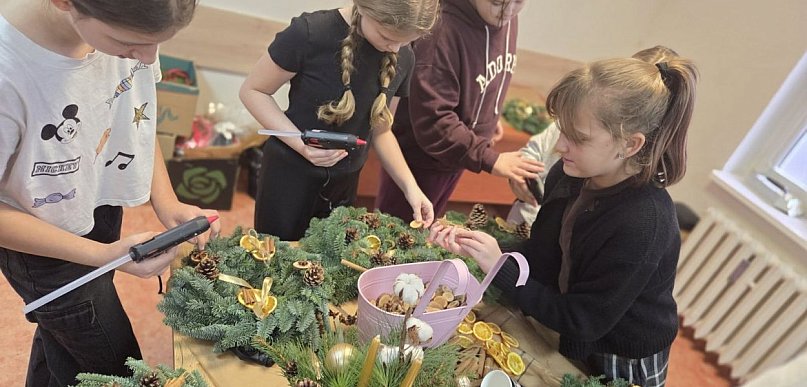 Warsztaty florystyczne dla dzieci w Przechlewie
