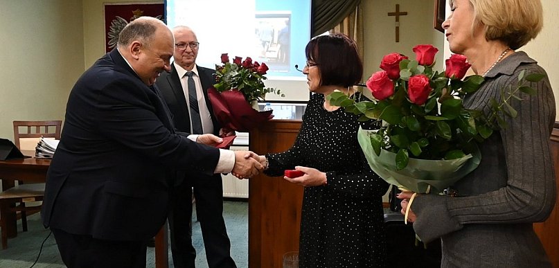 Dyrektor szkoły w Czarnem z Medalem Komisji Edukacji Narodowej
