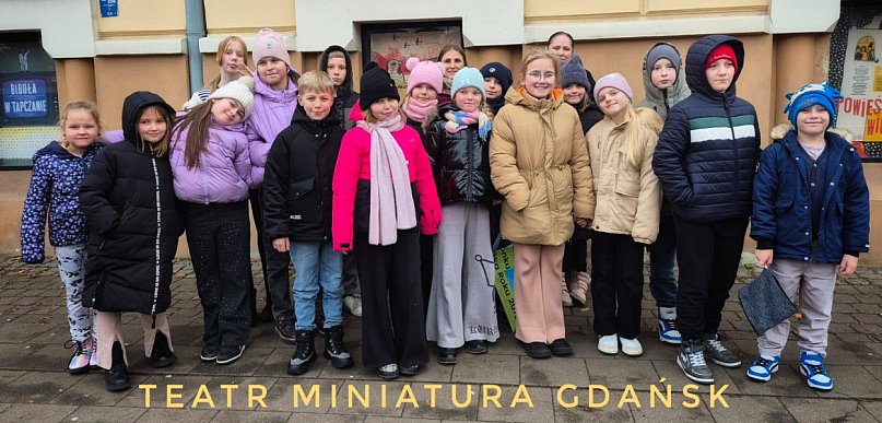 Dzieci obejrzały „Opowieść wigilijną” w Teatrze Miniatura