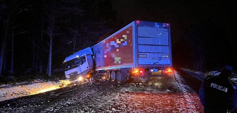DK25 Rzeczenica – Sporysz zablokowana przez ciężarówkę
