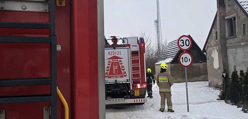 Pożar w Przechlewie. Strażacy interweniowali, a mieszkańcy otrzymali pomoc