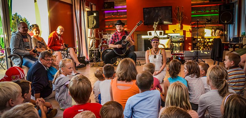 Rodzinne wakacje nad morzem – co robić w Łebie z dziećmi, żeby każdy wrócił z urlo