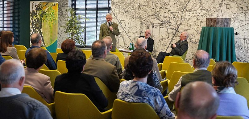 Powstała monografia Nadleśnictwa Niedźwiady. Opowiada historię ludzi lasu