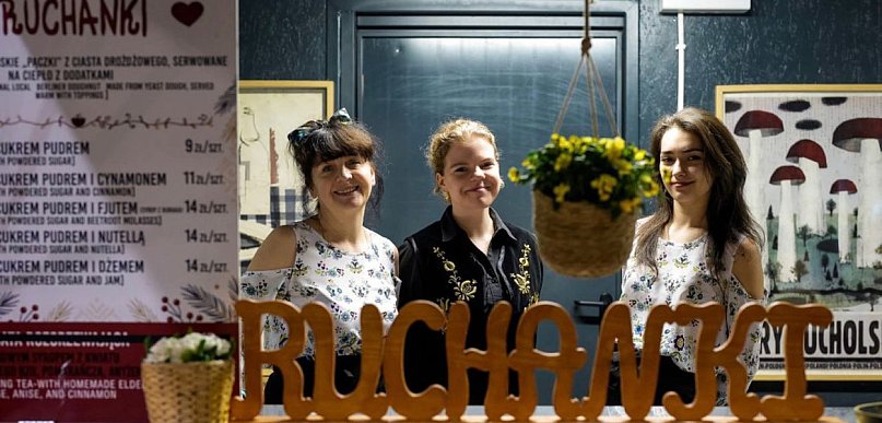 Kiermasz w Czarnem już trwa. Na stoiskach królują lokalne smaki