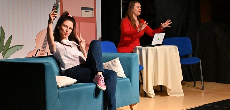 „Sklep z facetami” w Czarnem. Publiczność reagowała śmiechem