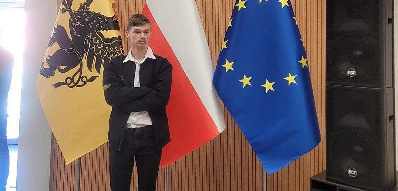 Uczeń z Czarnego finalistą etapu wojewódzkiego konkursu o samorządzie