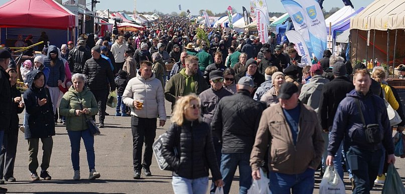 Rekordowe targi ogrodnicze w Przechlewie. 216 wystawców i tysiące gości