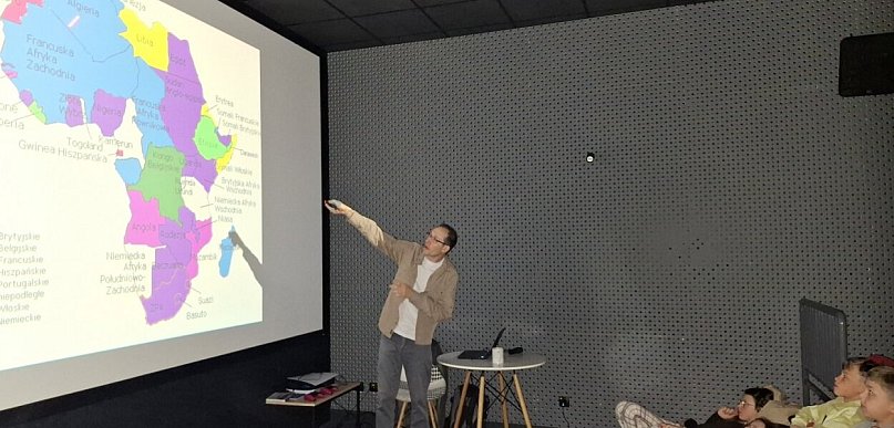 Podróżnik Piotr Kowalczyk zabrał mieszkańców w dwie ciekawe wyprawy