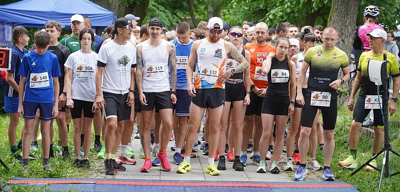 Prawie 200 biegaczy na starcie Biegu Tura