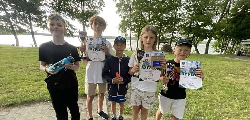 Młodzi żeglarze z sukcesami na Jeziorze Rychnowskim