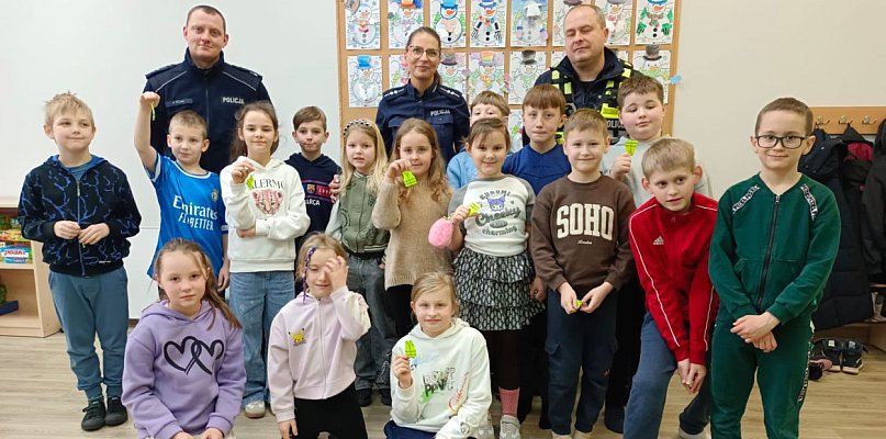 Policjanci rozmawiali z dziećmi o bezpieczeństwie
