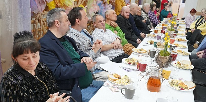Prawie 40 osób na śniadaniu wielkanocnym w Środowiskowym Domu Samopomocy