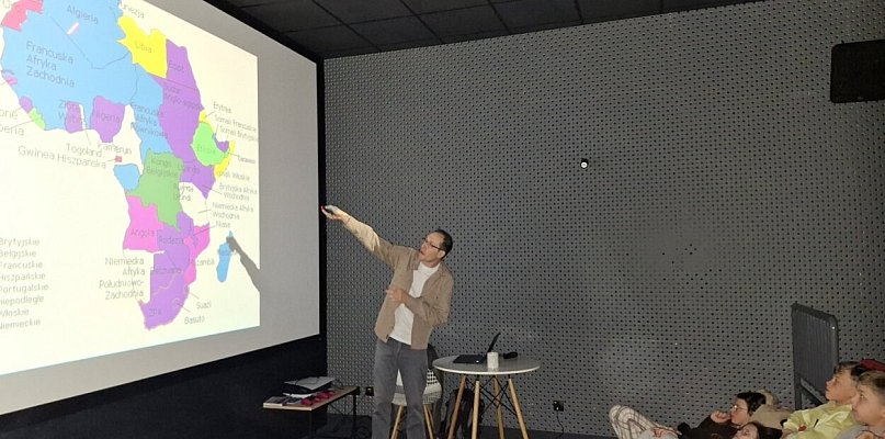 Podróżnik Piotr Kowalczyk zabrał mieszkańców w dwie ciekawe wyprawy