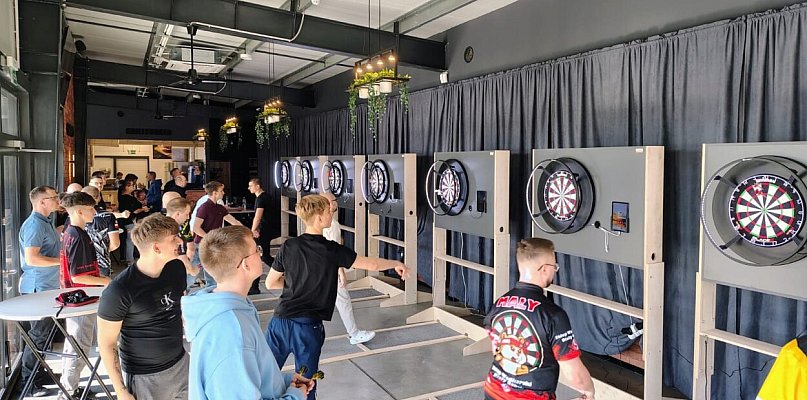 Dartowe pary zagrają na Stacji Plaża. Tym razem liczy się gra zespołowa