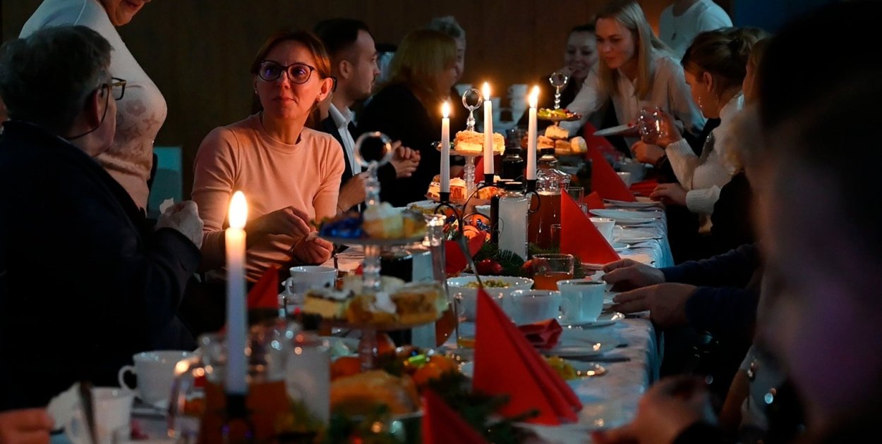 Osoby samotne zasiadły przy wspólnym świątecznym stole w Czarnem