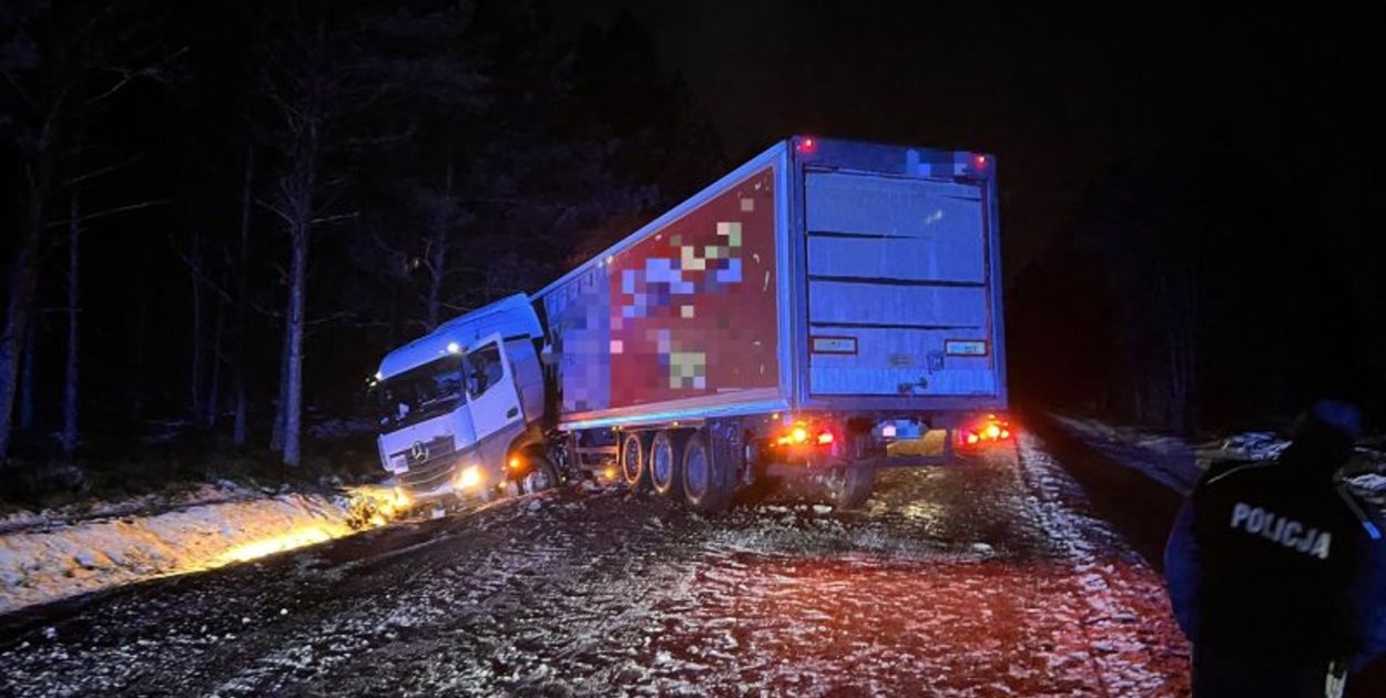 DK25 Rzeczenica – Sporysz zablokowana przez ciężarówkę