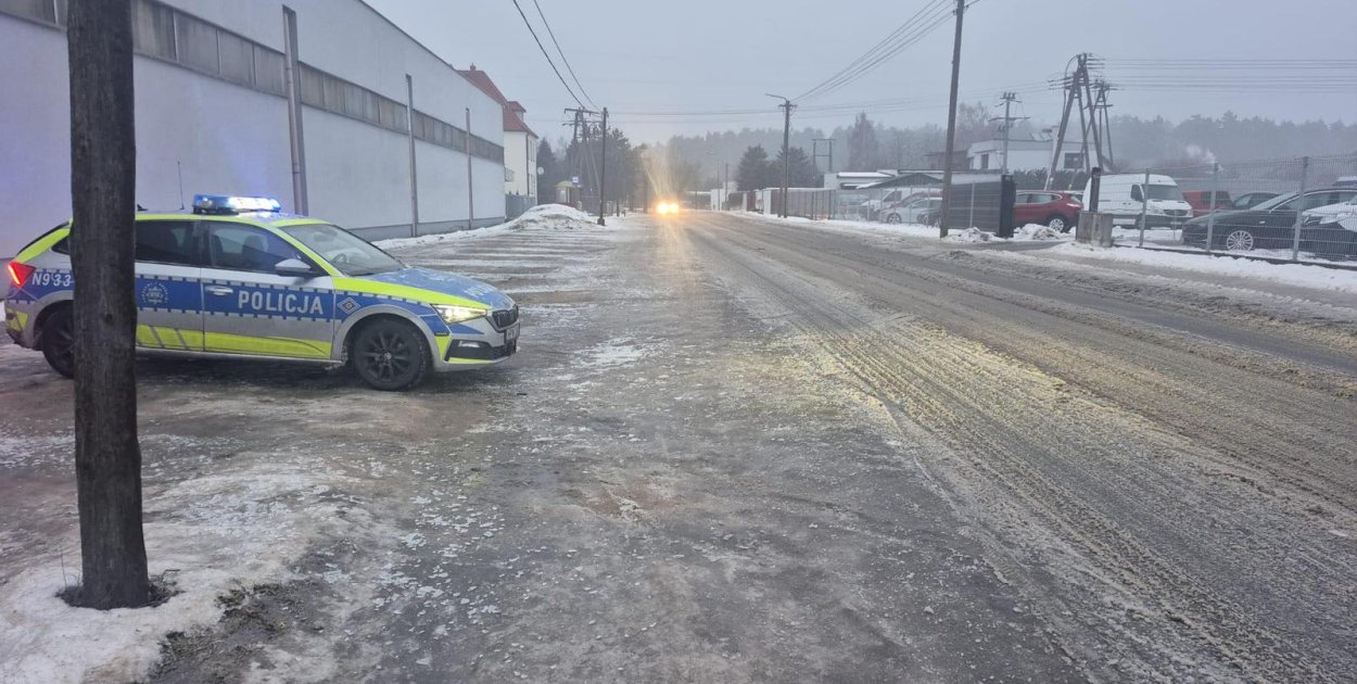 Policja ostrzega przed trudnymi warunkami na drodze
