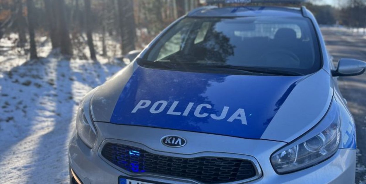 Leżał w rowie przy DK22. Policjanci ruszyli z pomocą