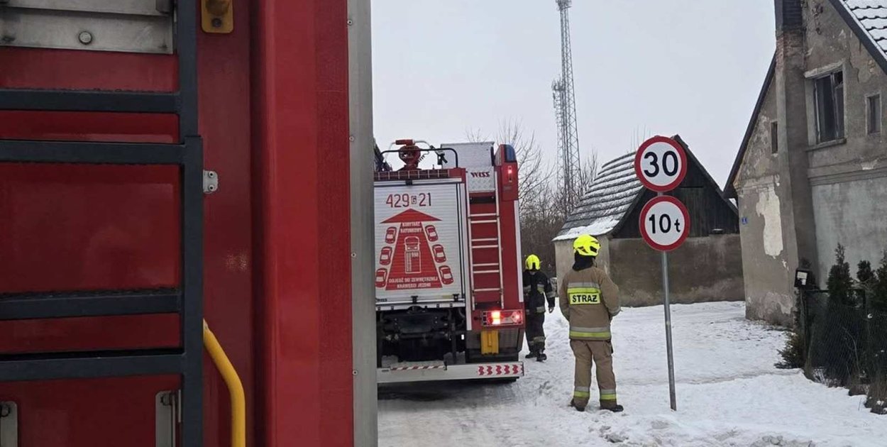 Pożar w Przechlewie. Strażacy interweniowali, a mieszkańcy otrzymali pomoc