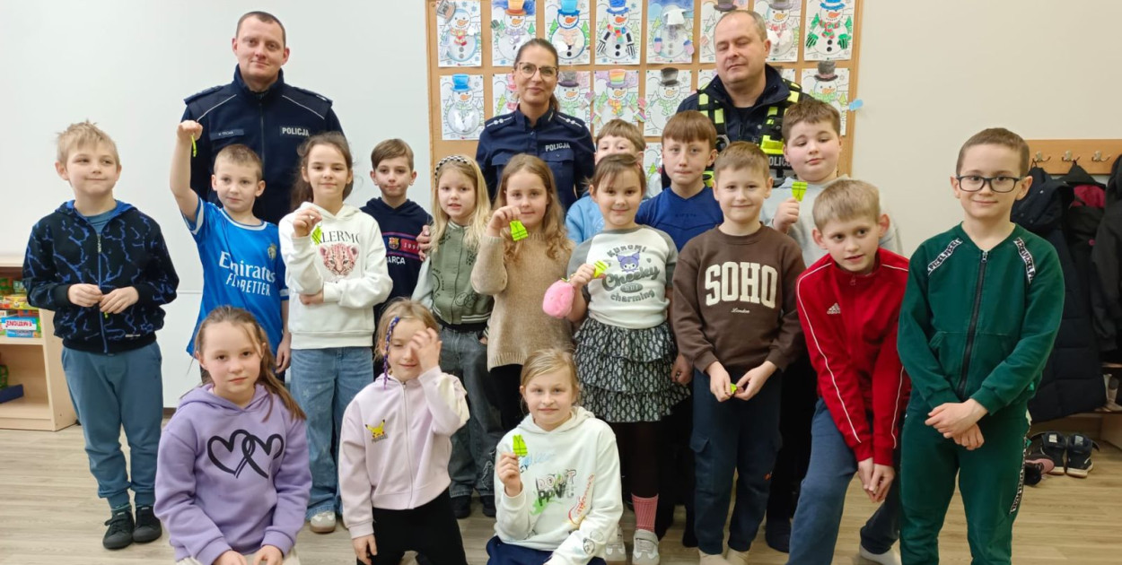 Policjanci rozmawiali z dziećmi o bezpieczeństwie