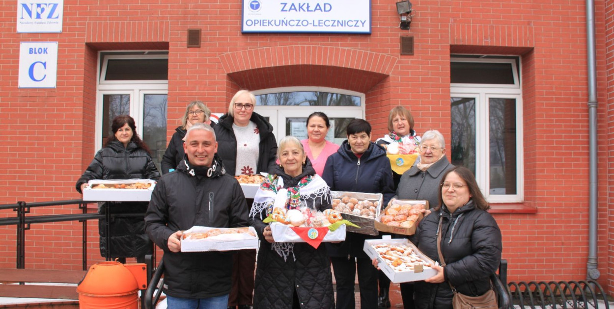 Koła Gospodyń Wiejskich upiekły pączki pacjentom hospicjum i szpitala